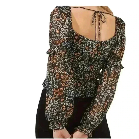 ASTR THE LABLE FAIRFIELD Floral Top
 Black Size Small - Picture 2 of 11